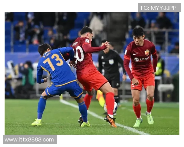 恶劣！海港名将亚冠遭对手鞋钉踩脸，主裁未掏红牌，名记痛斥：成心的